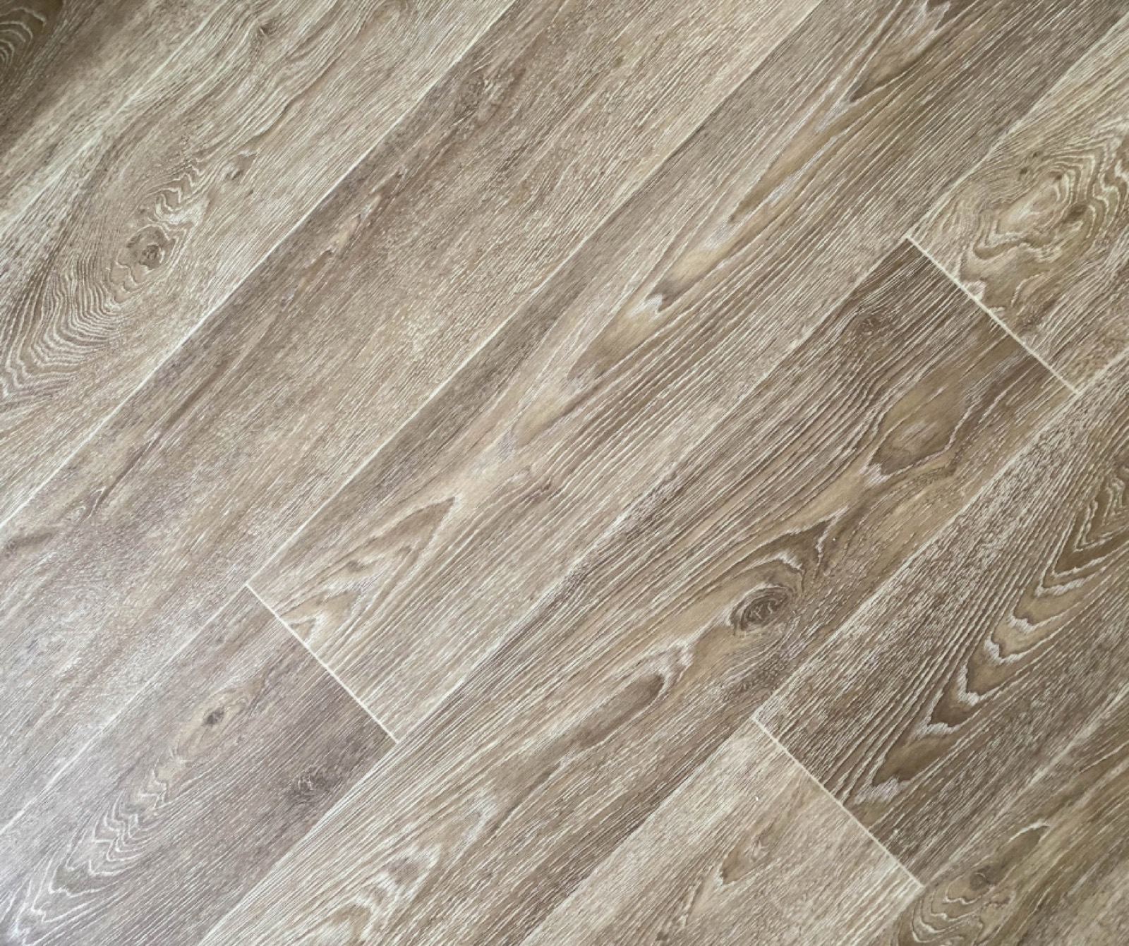 How to Maintain Vinyl Flooring – Cleaning & Longevity Tips